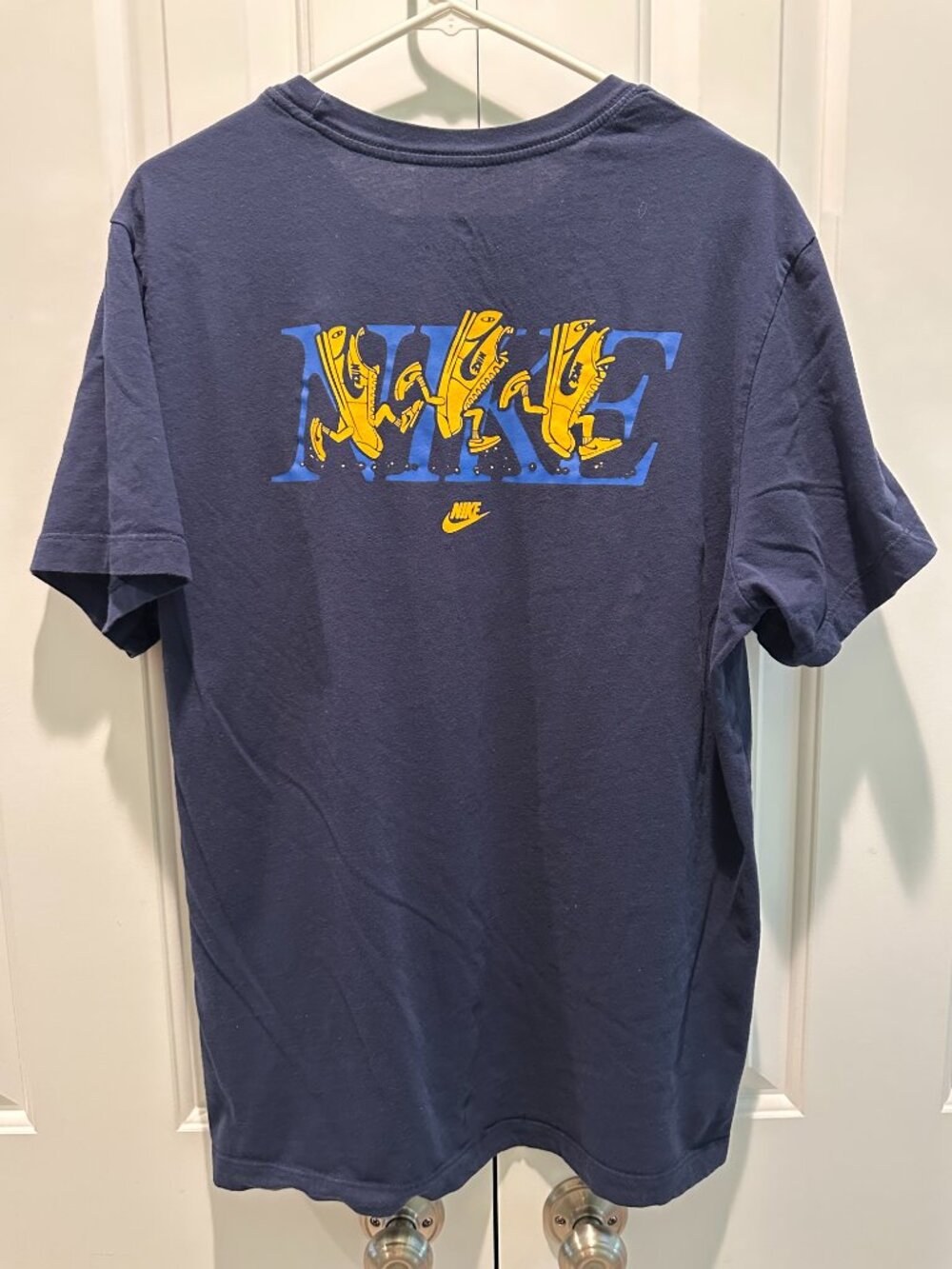Nike Sportswear Club Run Shoe Graphic Tee Navy Blue XL HJ0572-451 Vintage Style